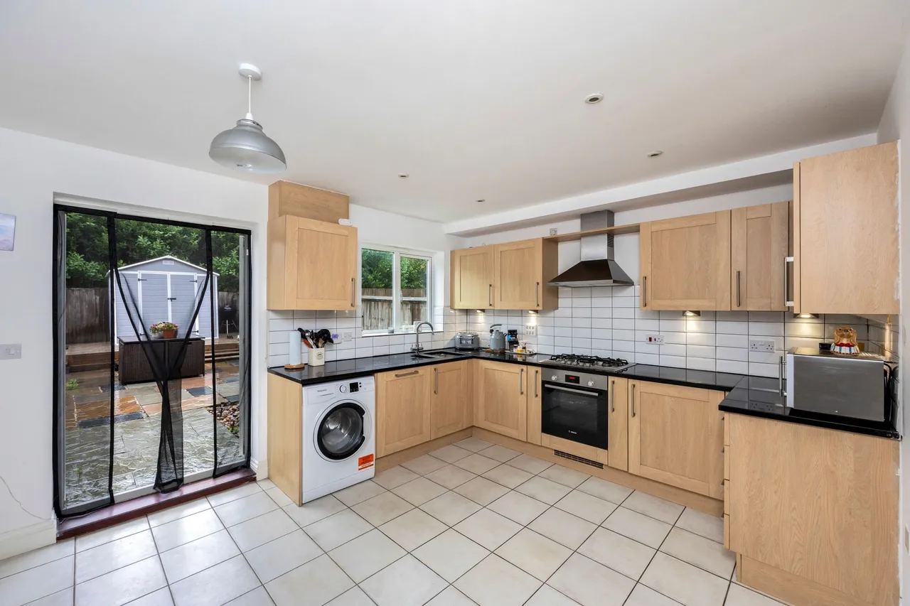 Dew Pond Close, Horsham, RH13, photo 3