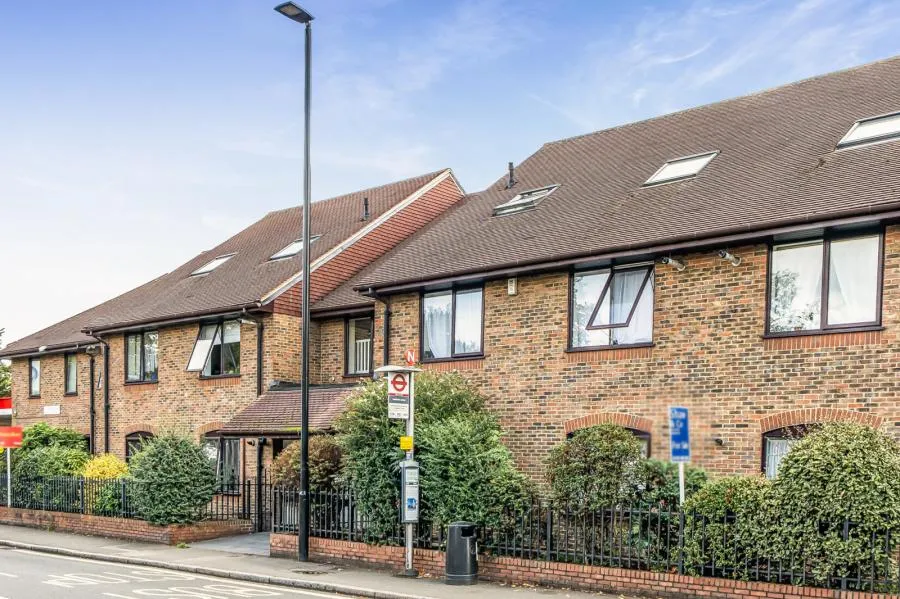 Staines Road, Feltham, TW14, photo 18