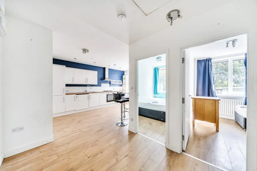 Staines Road, Feltham, TW14, photo 3