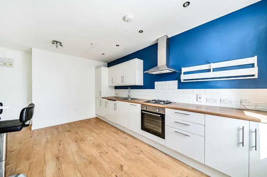 Staines Road, Feltham, TW14, photo 6