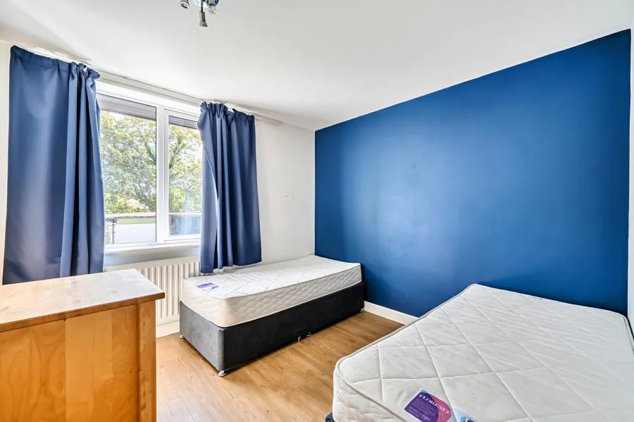 Staines Road, Feltham, TW14, photo 9