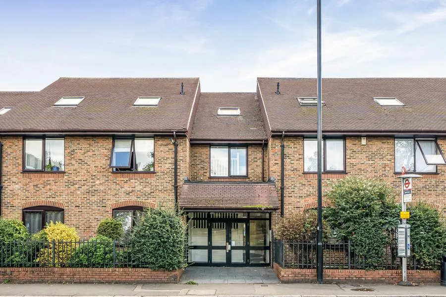 Staines Road, Feltham, TW14, photo 17