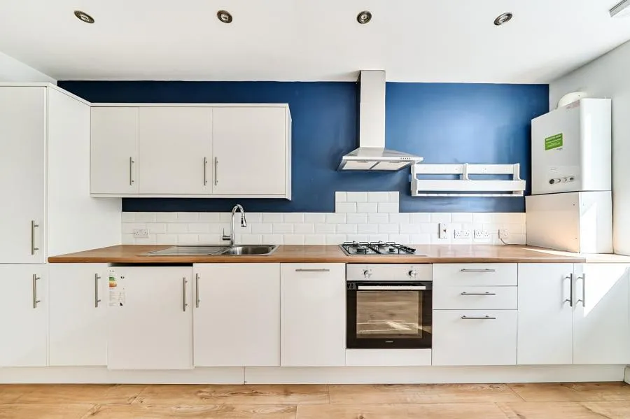 Staines Road, Feltham, TW14, photo 4