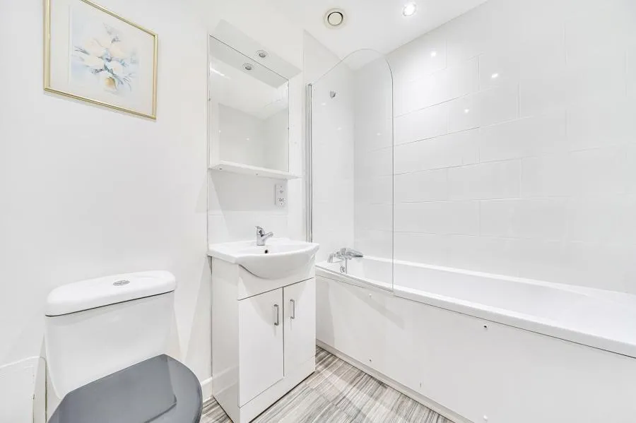 Staines Road, Feltham, TW14, photo 13