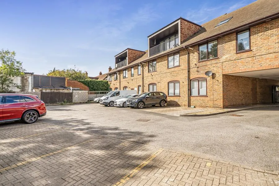 Staines Road, Feltham, TW14, photo 16
