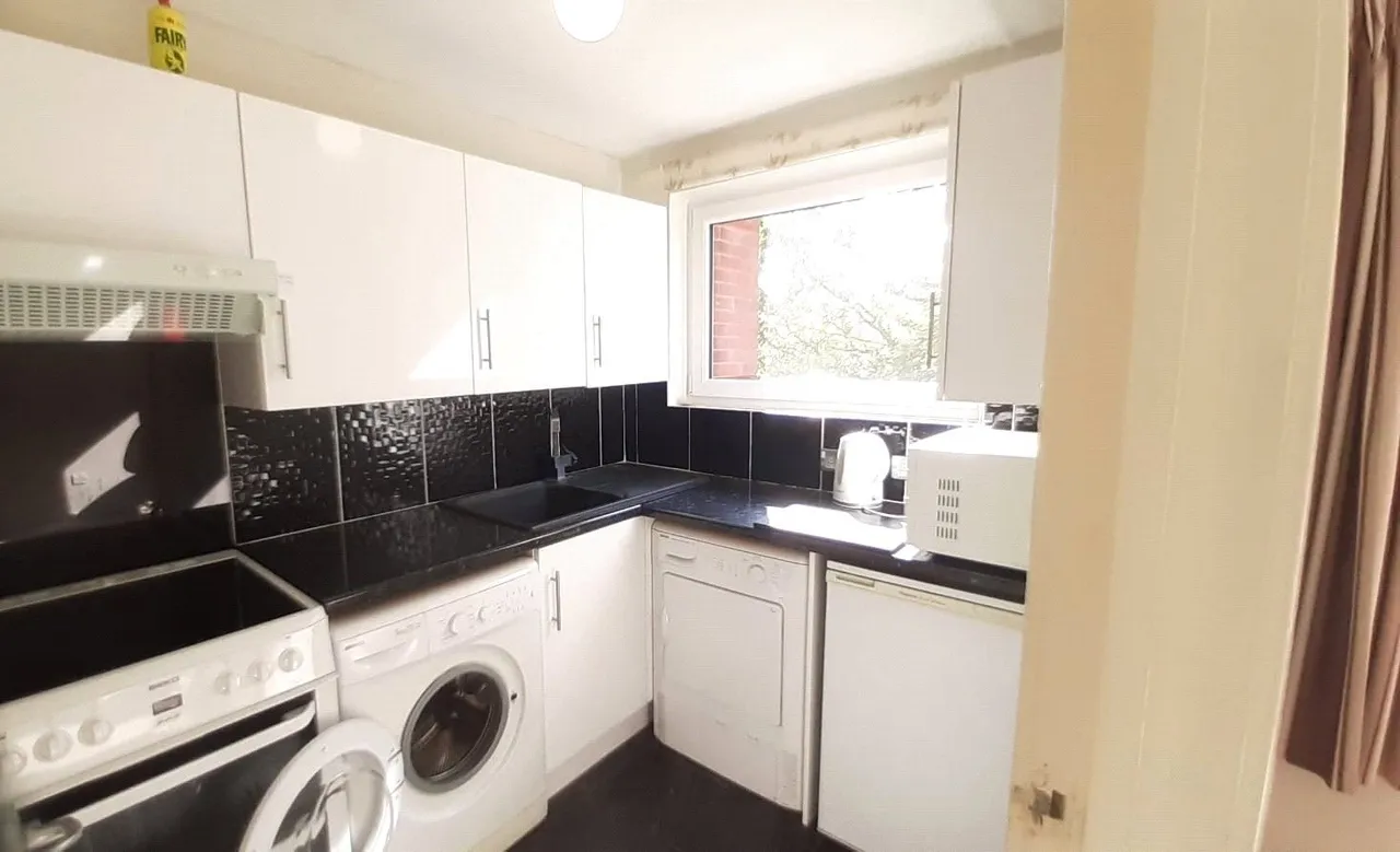 Bowen Court, Wake Green Park, B13, photo 5