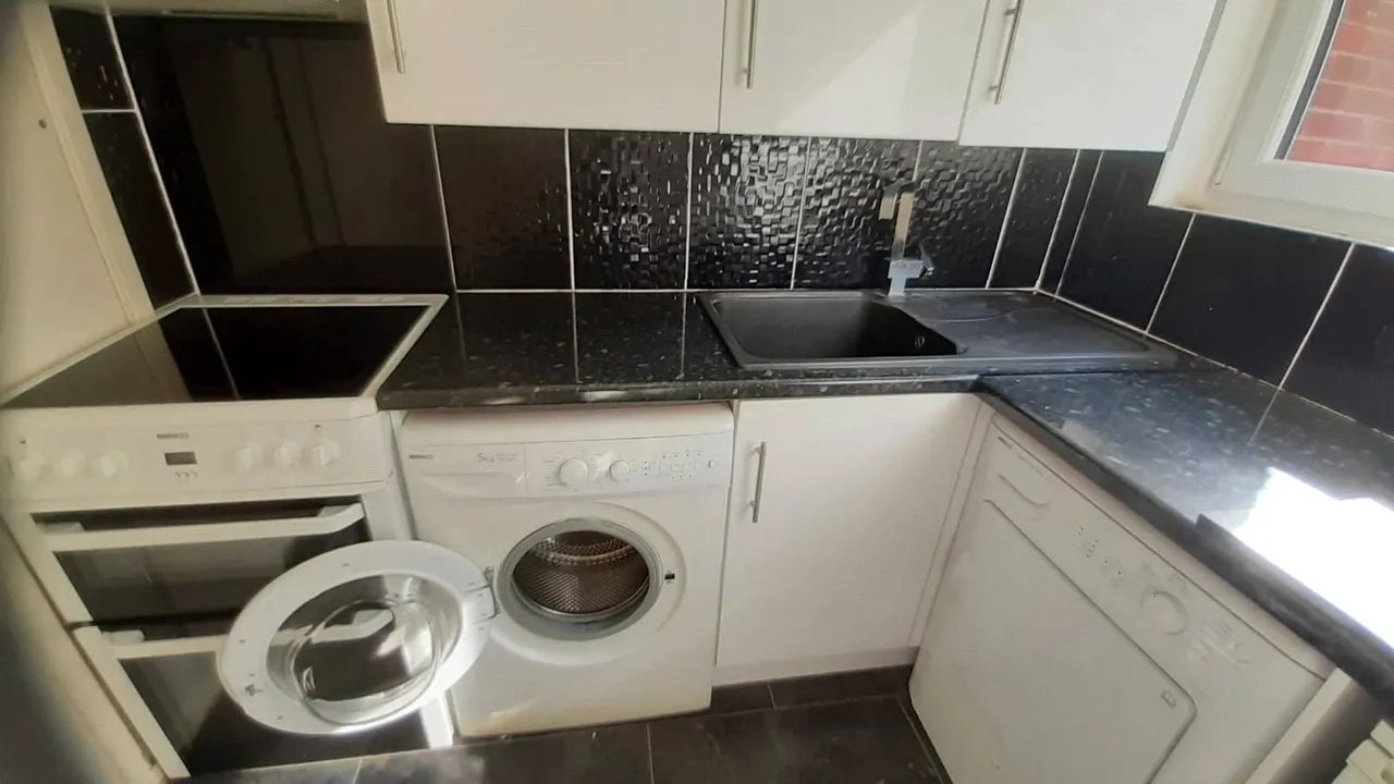 Bowen Court, Wake Green Park, B13, photo 11