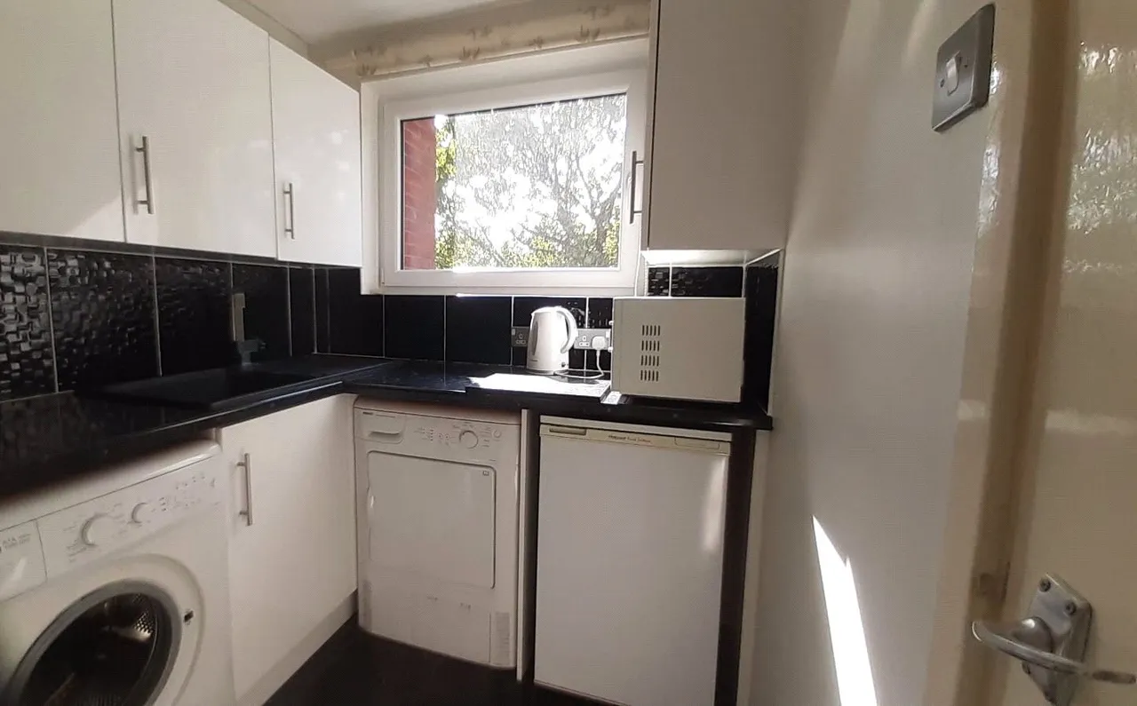 Bowen Court, Wake Green Park, B13, photo 10