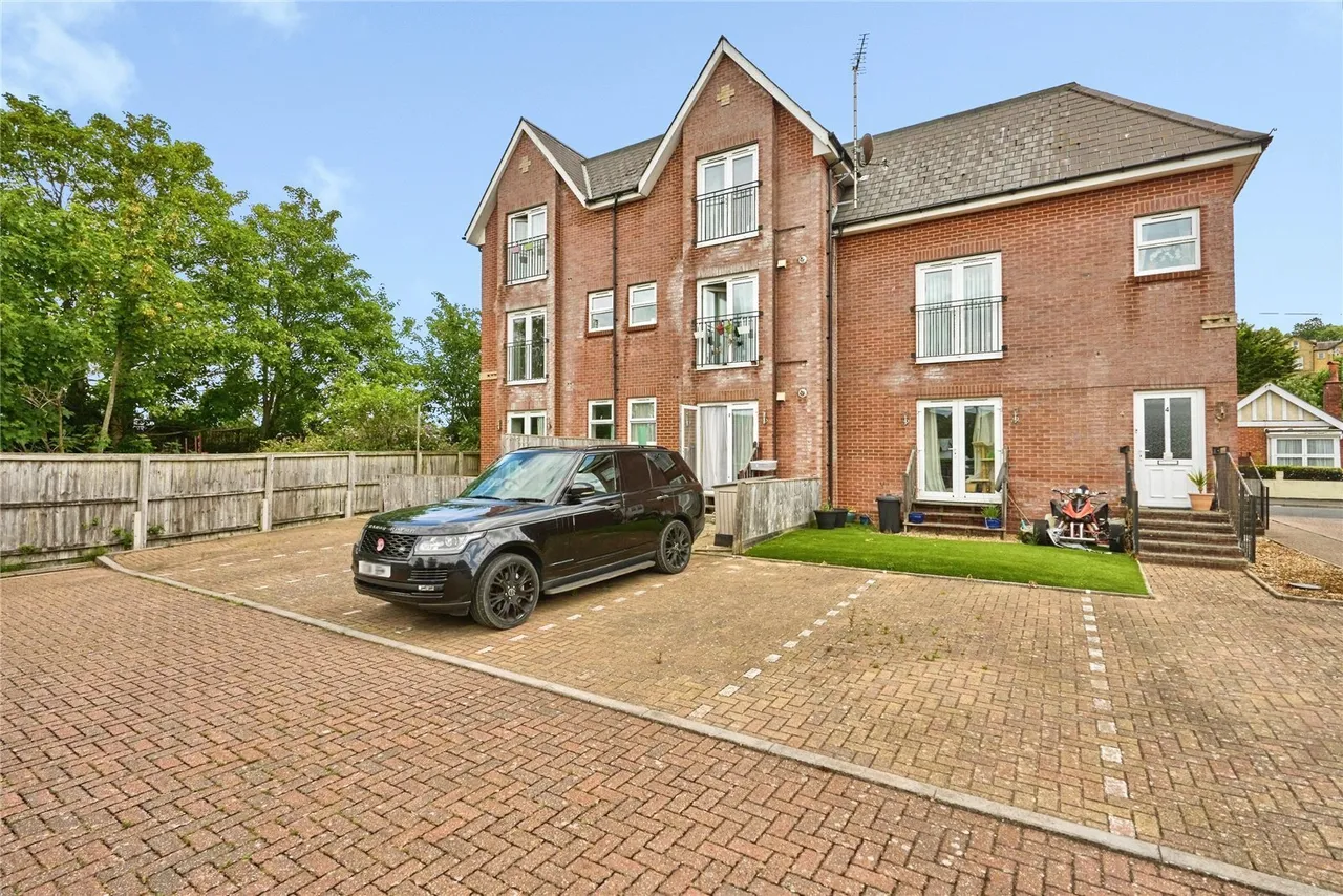 2 bed flat for sale, St. Johns Wood Road, Ryde, PO33