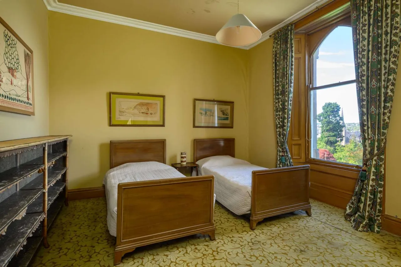 Kinnoull Terrace, Perth, PH2, photo 11