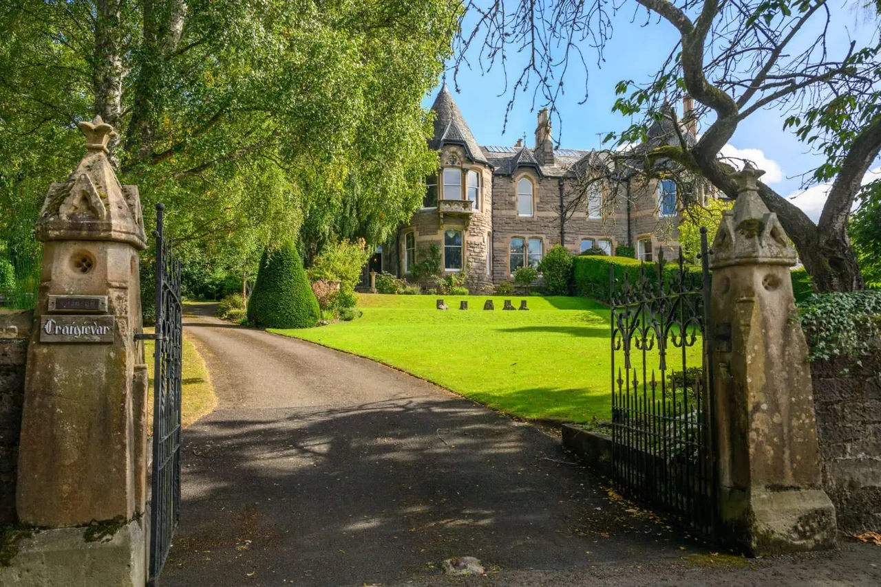 Kinnoull Terrace, Perth, PH2, photo 17