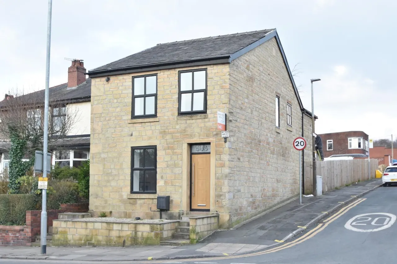 Walmersley Road, Walmersley, Bury, Lancashire, BL9 6QT, photo 5