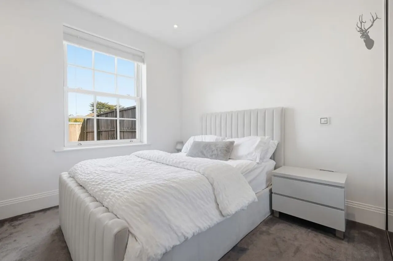 Manor Road, Chigwell, IG7, photo 7