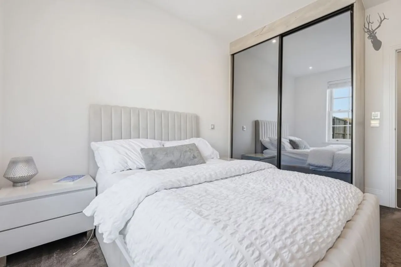 Manor Road, Chigwell, IG7, photo 9