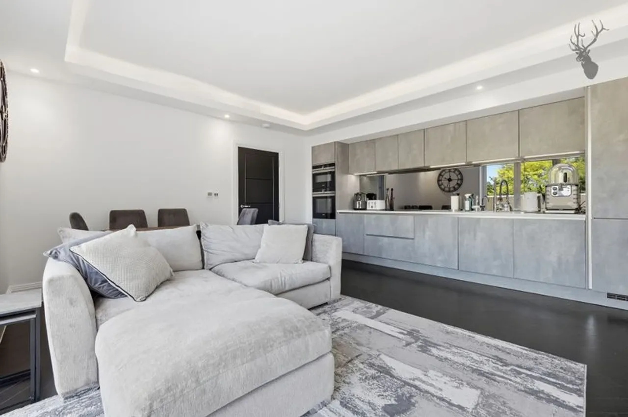 Manor Road, Chigwell, IG7, photo 5