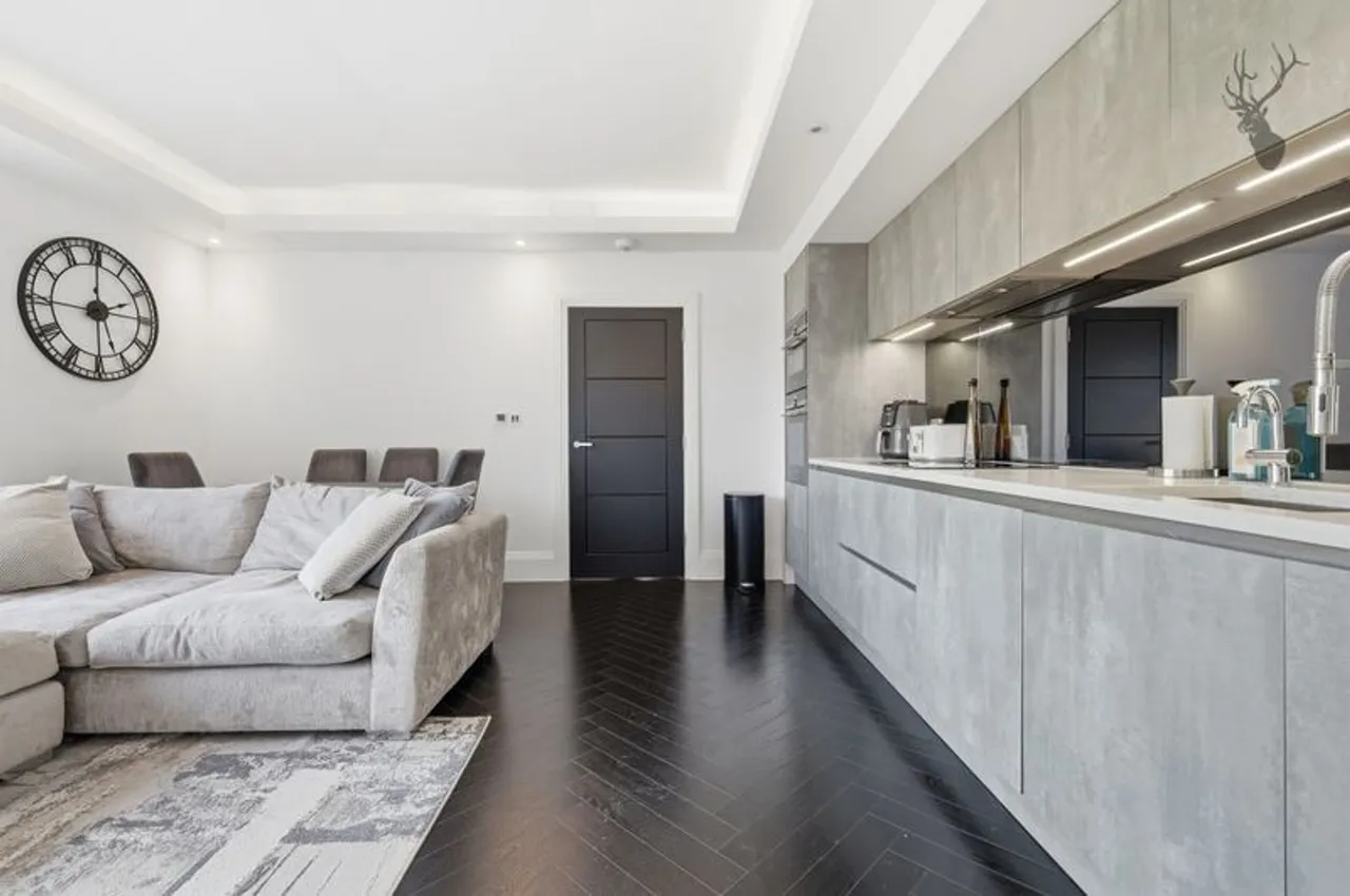 Manor Road, Chigwell, IG7, photo 6