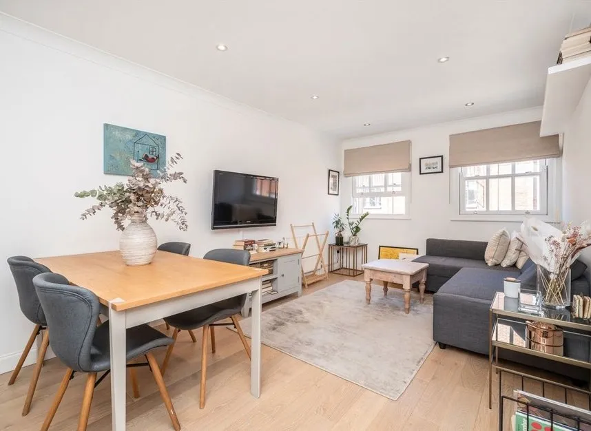 Amwell Street, Clerkenwell, EC1R, photo 2