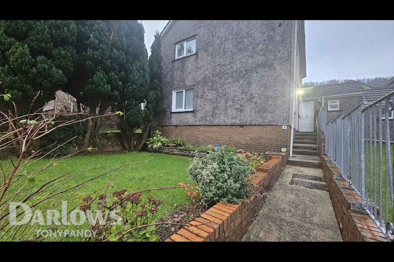 2 bed flat for sale, Wilson Place, Maerdy, CF43