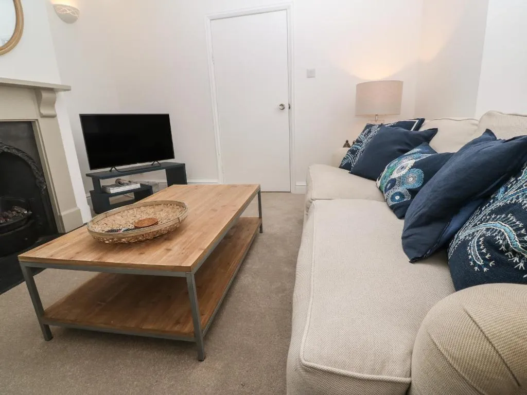 St Gluvias Street, Penryn, photo 11