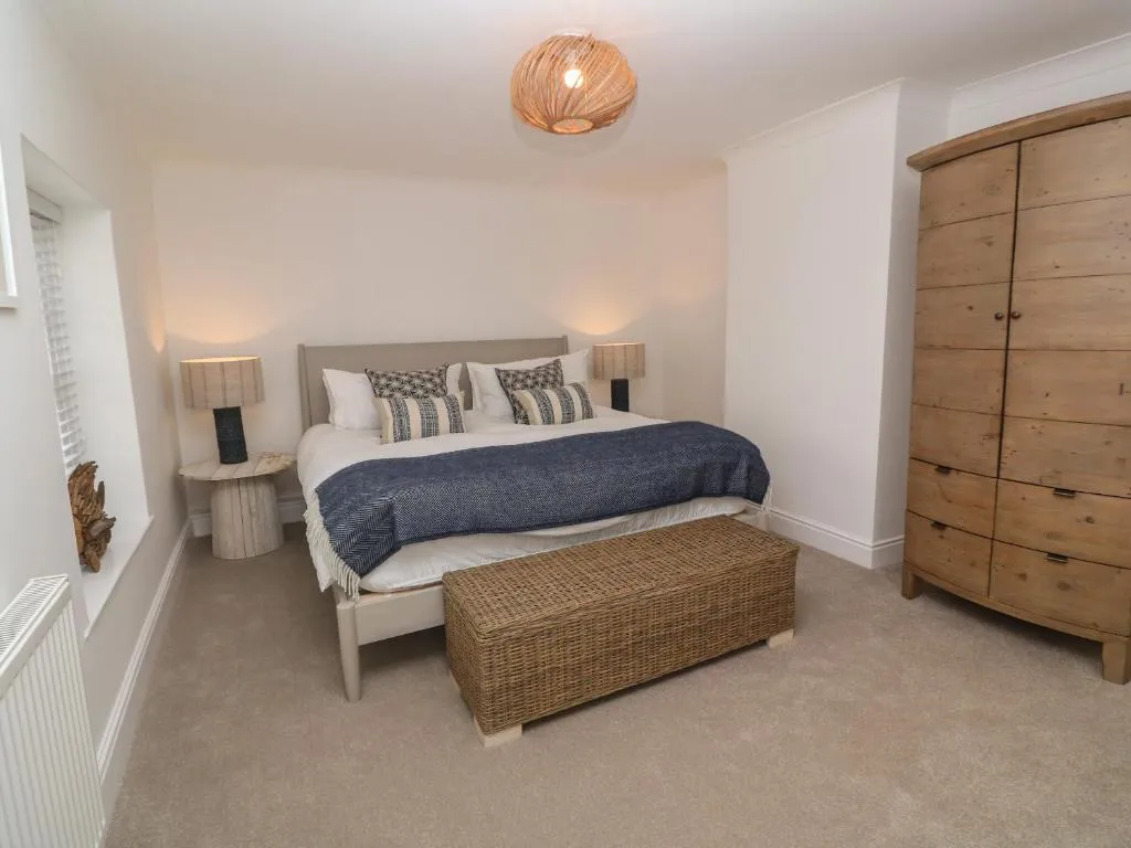 St Gluvias Street, Penryn, photo 12