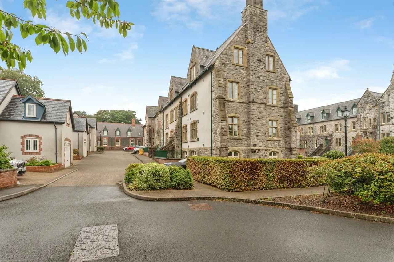 2 bed flat for sale, St. Clares Court, Pantasaph, CH8