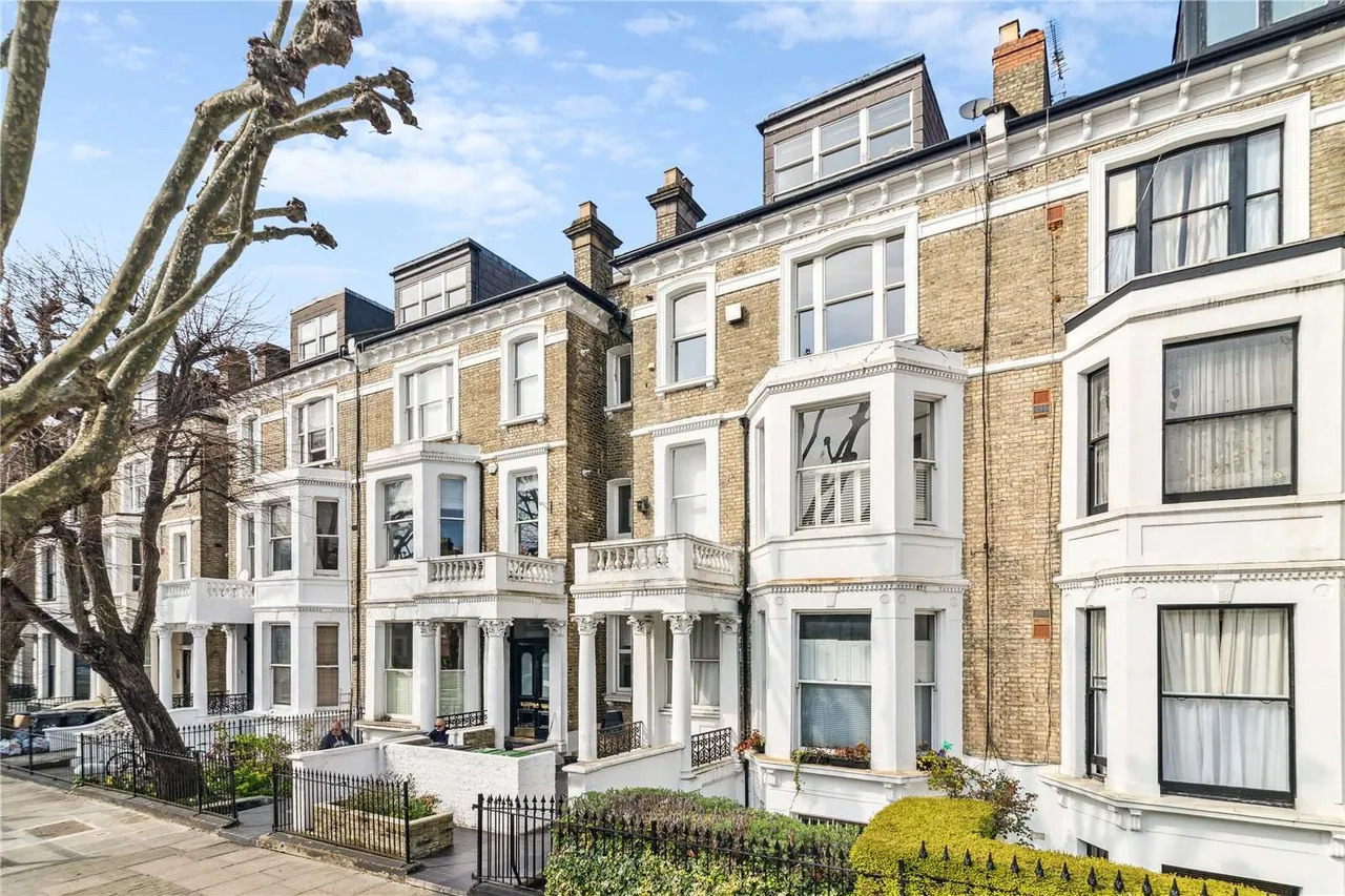 3 bed flat for sale — Sutherland Avenue, London, W9 2QR