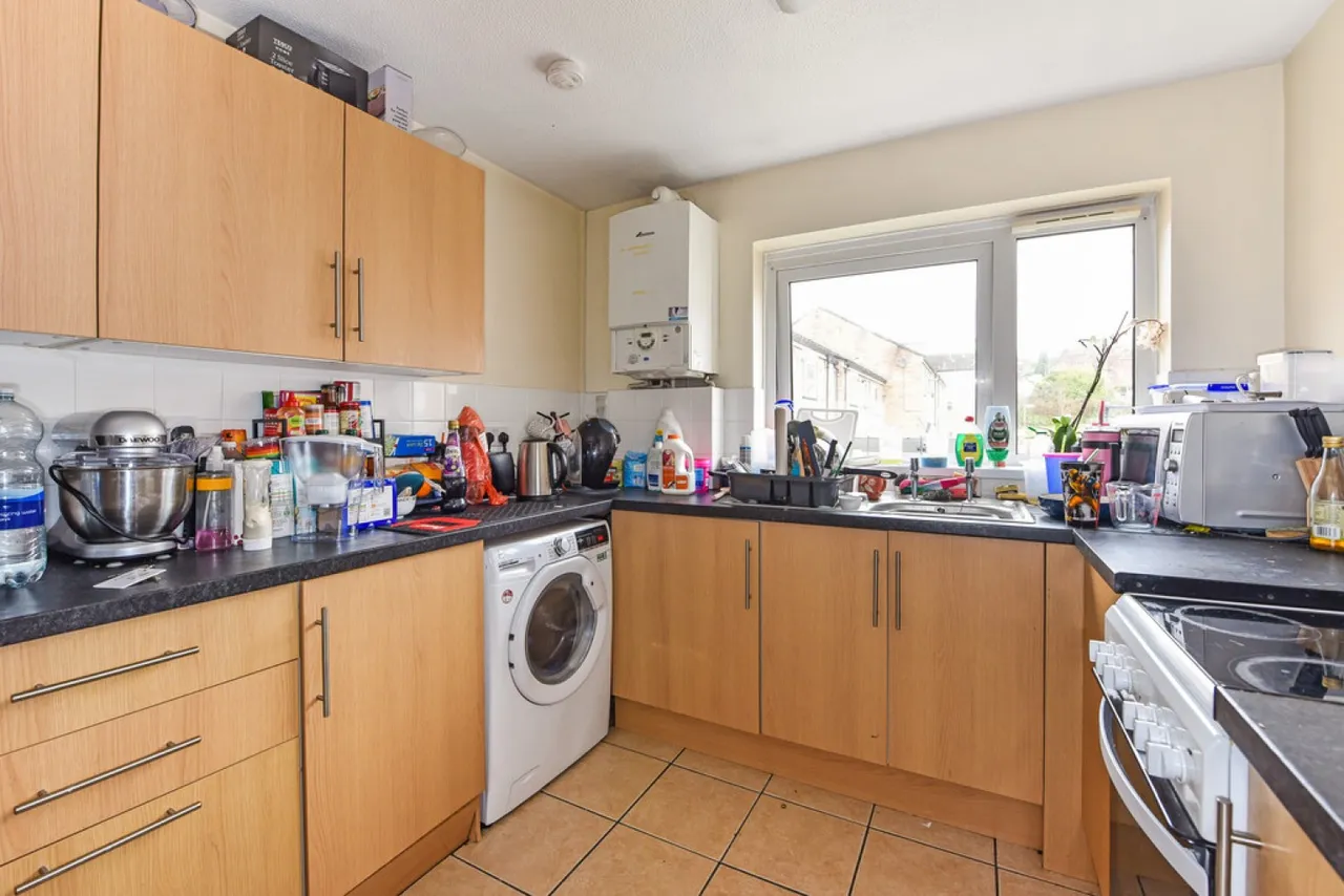 Woolford Close, SO22, photo 4