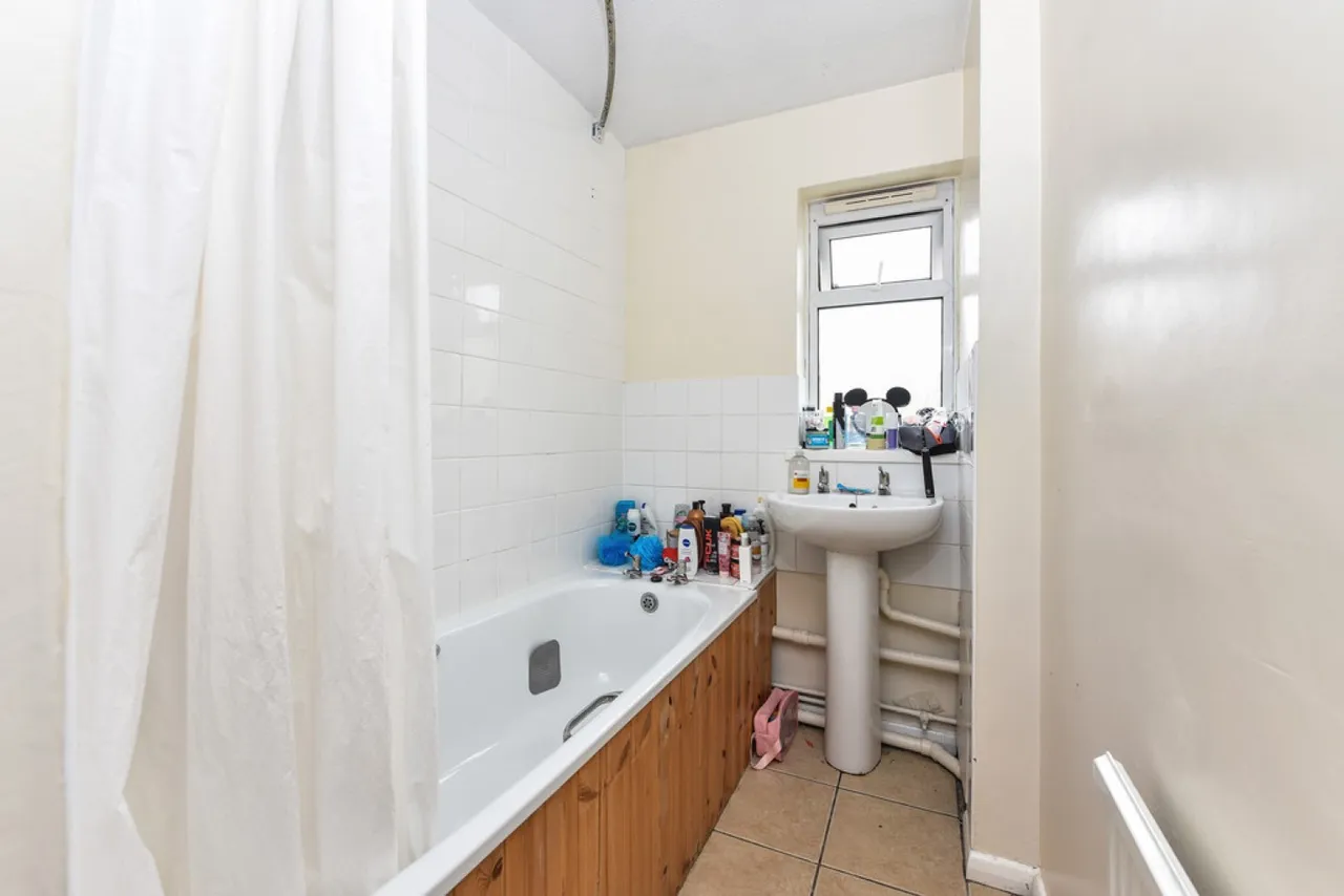Woolford Close, SO22, photo 5