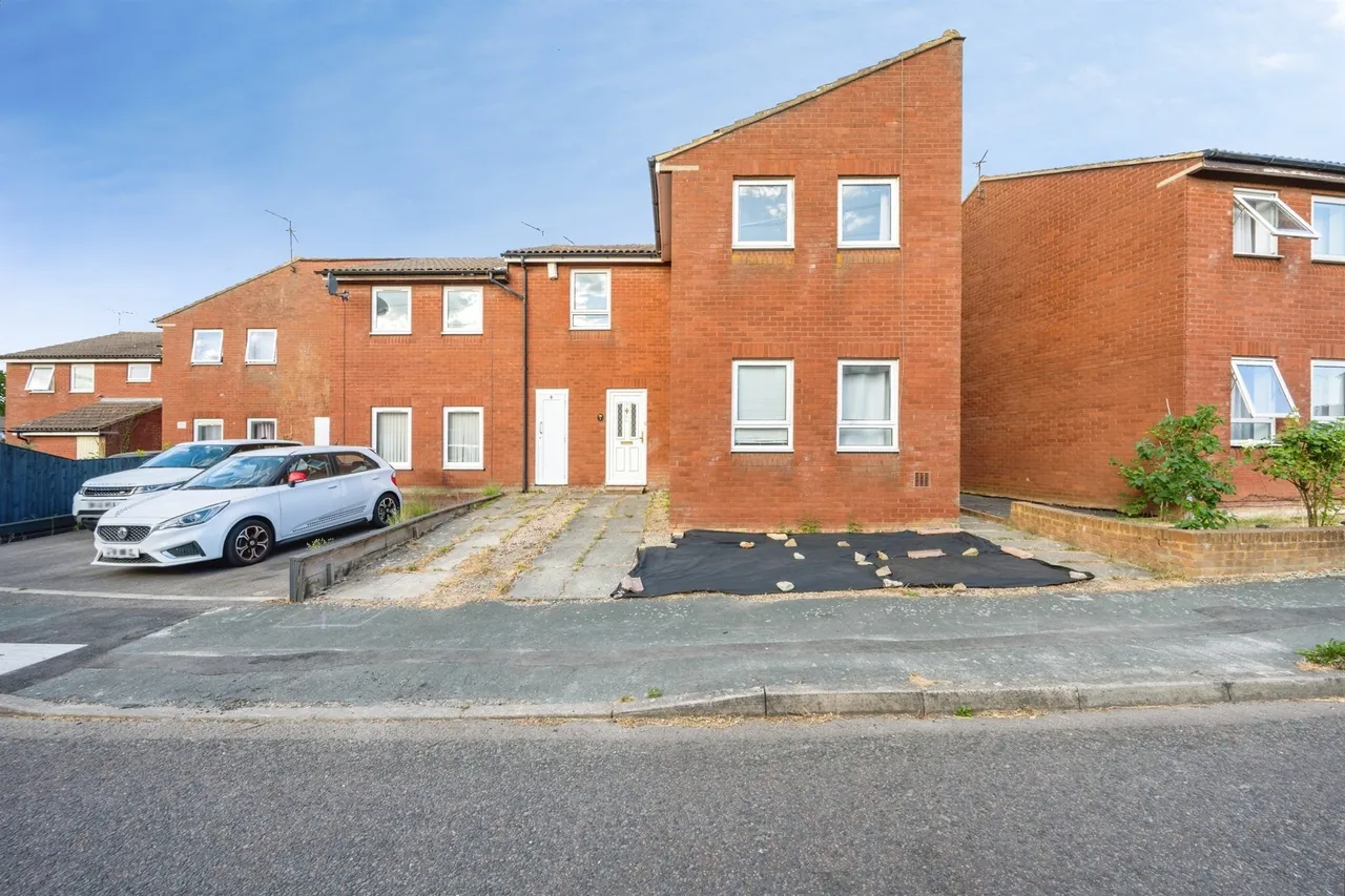 2 bed house for sale, Welland Road, Aylesbury, HP21
