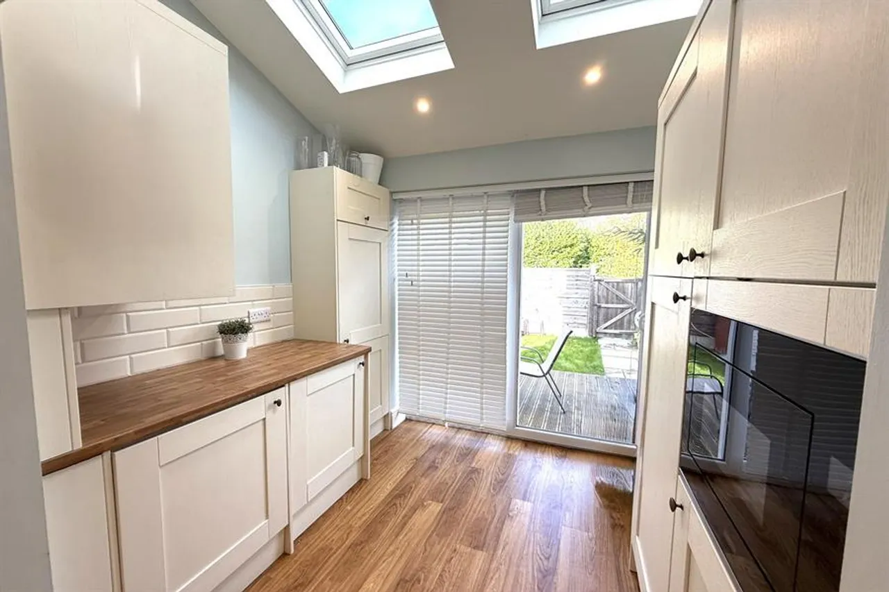 Cranford Avenue, Sale, photo 8
