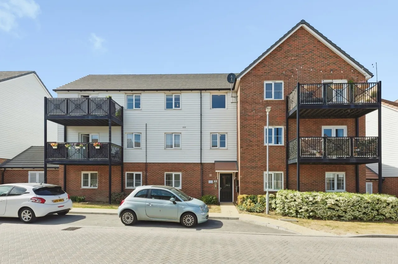 2 bed flat for sale, Pictor Drive, Margate, CT9