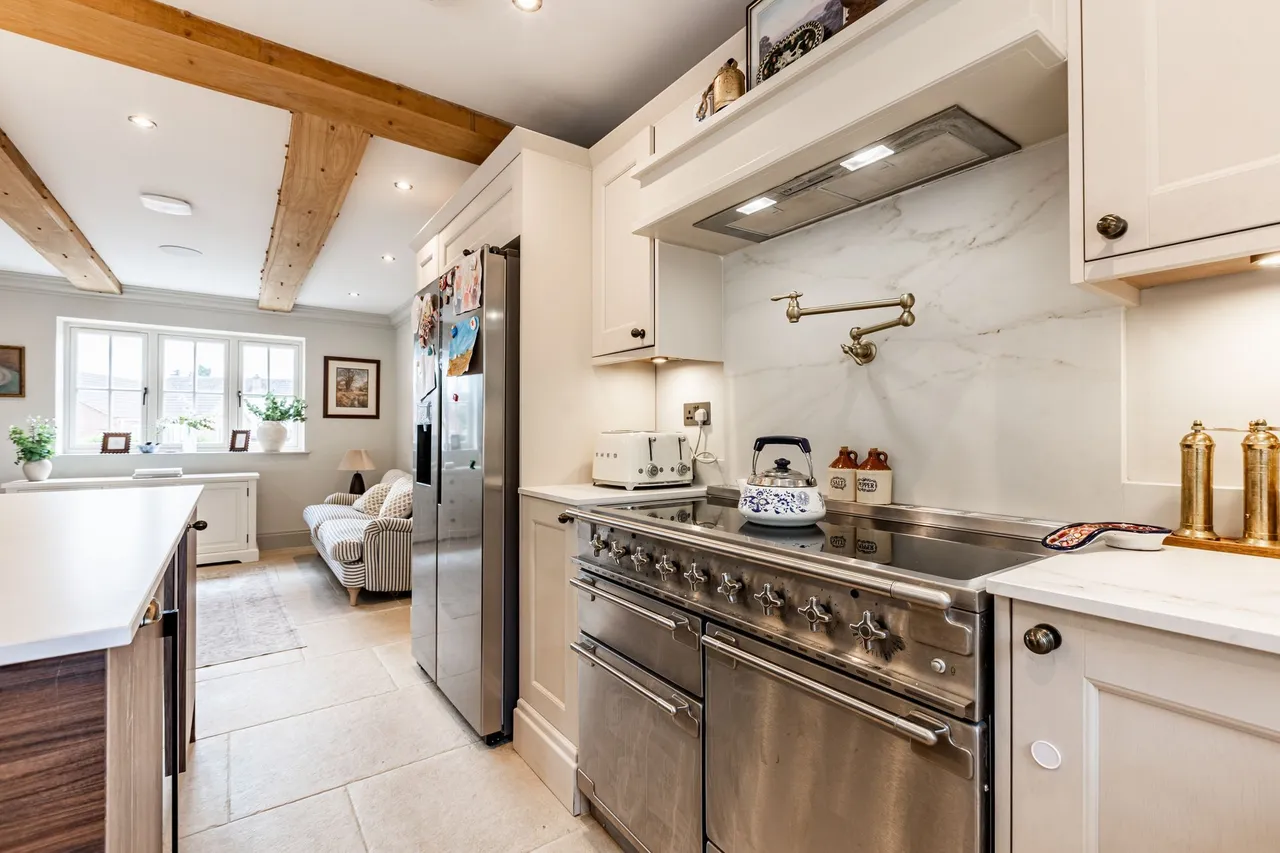 Exceptional Detached Home in Walpole, photo 6
