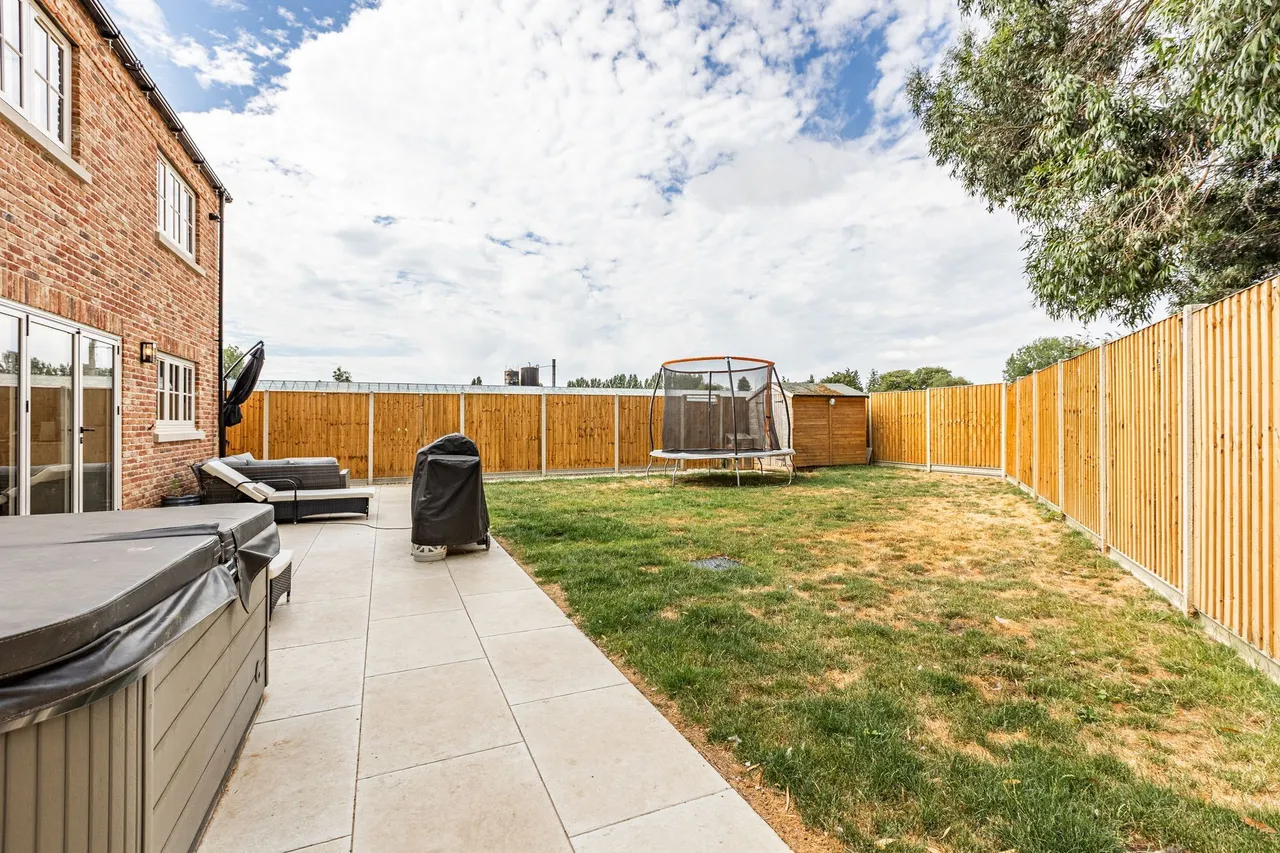 Exceptional Detached Home in Walpole, photo 22