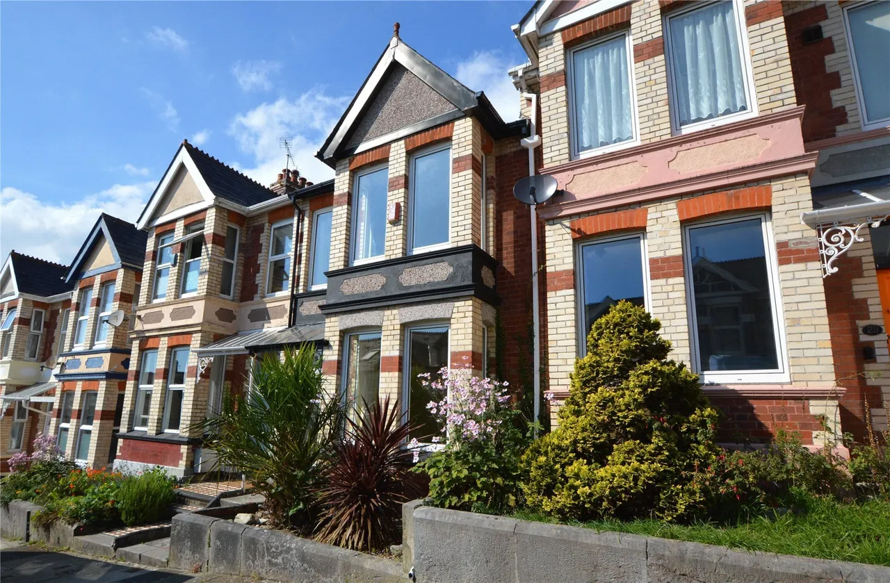 3 bed property for sale — Pounds Park Road, Plymouth, Devon, PL3