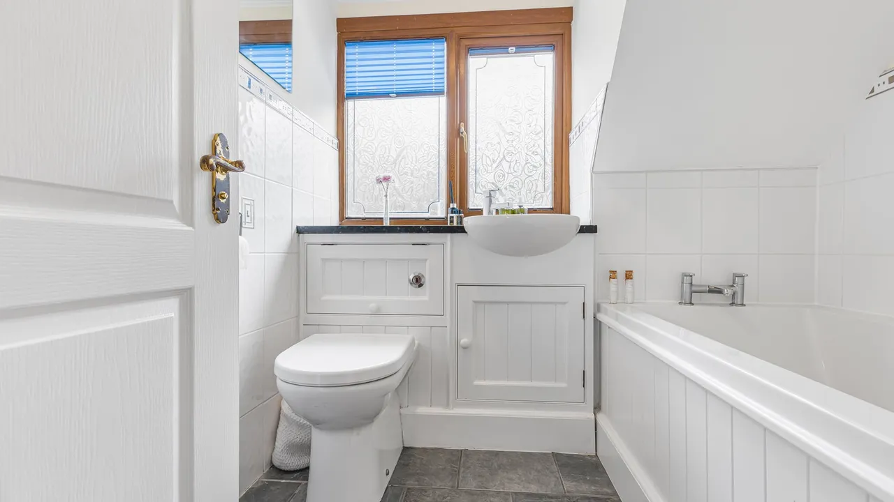 Watling Street, Hints, B78, photo 29