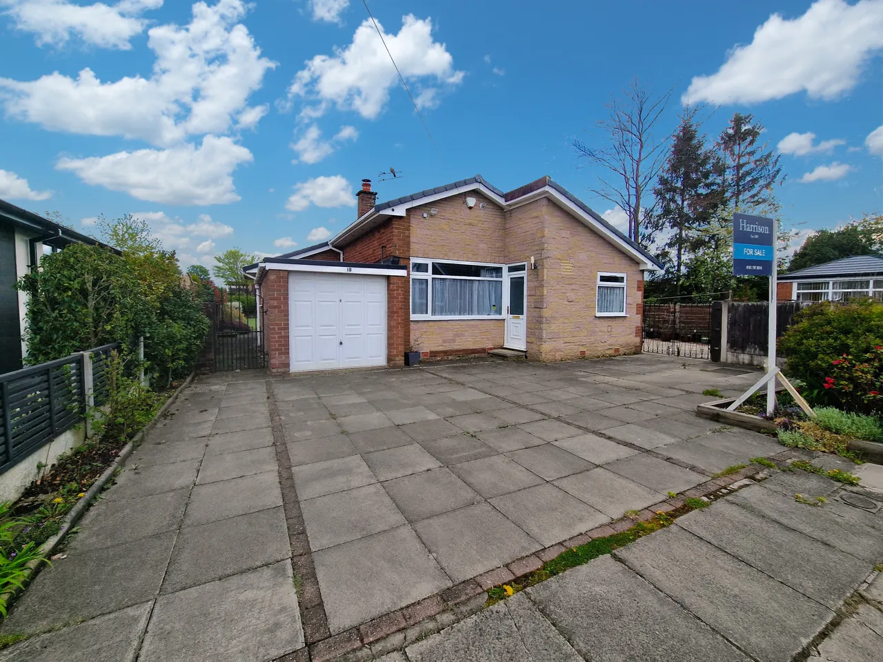 3 bed house for sale — 18 Mountbatten Close, Unsworth, Bury BL9