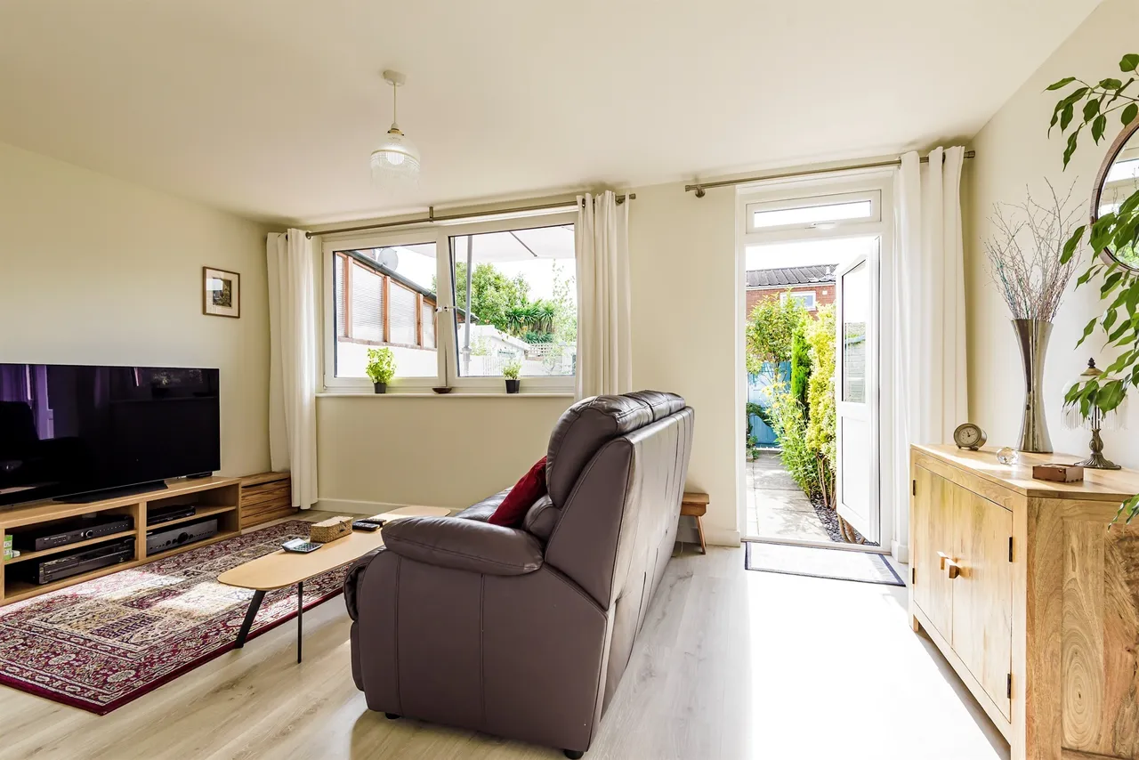 Kingham Close, London, SW18, photo 3