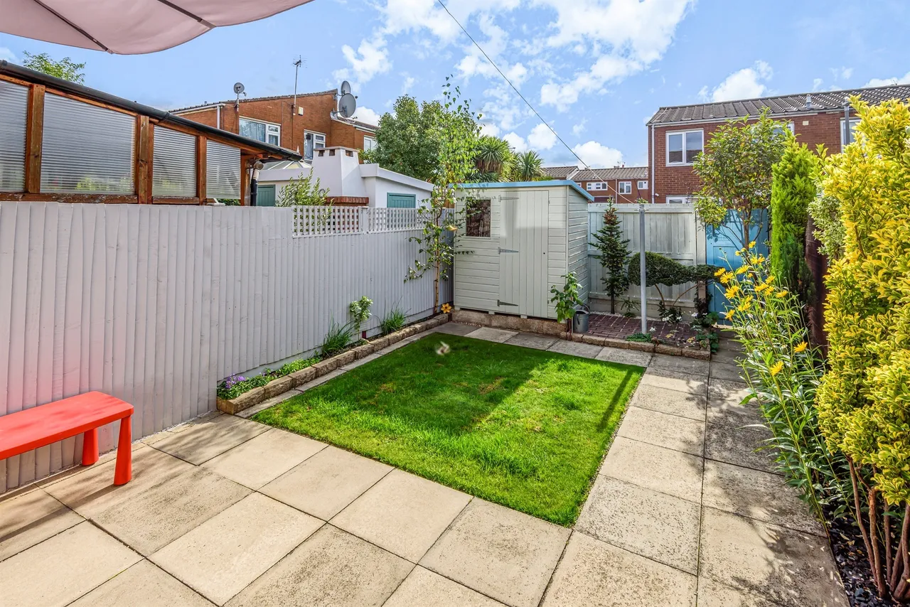 Kingham Close, London, SW18, photo 7