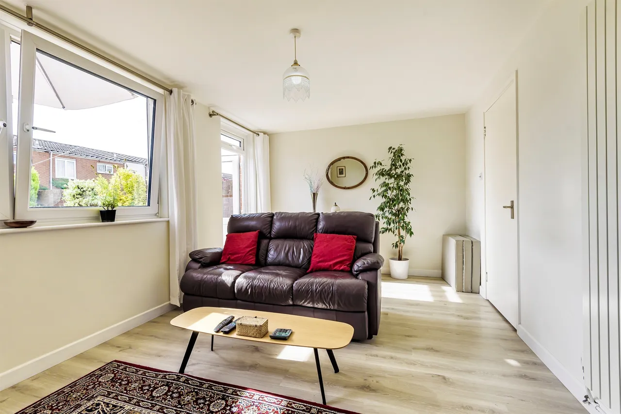 Kingham Close, London, SW18, photo 2