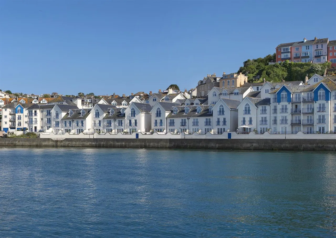 2 bed flat to rent, Moorings Reach, Brixham
