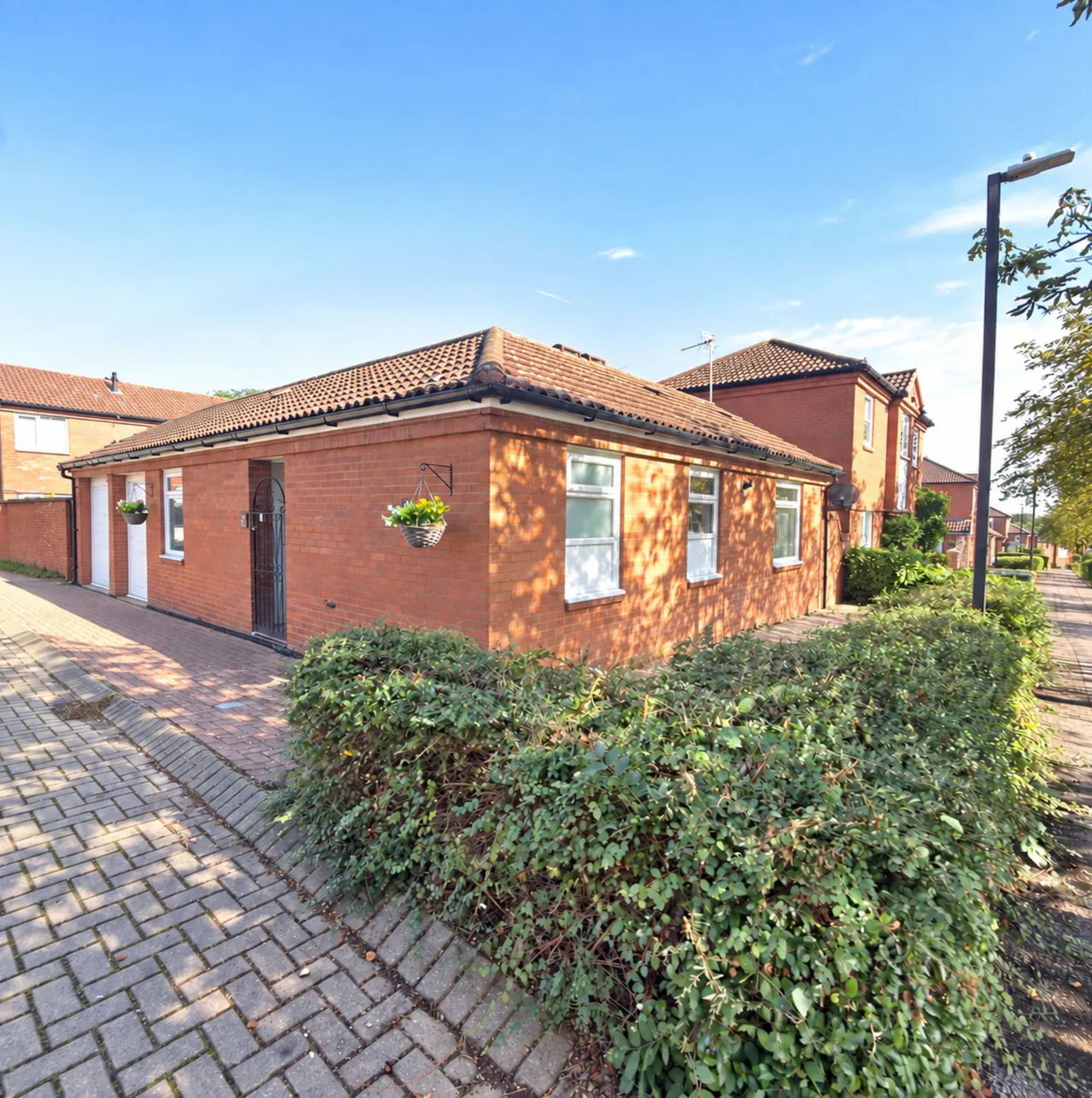 2 bed house for sale, Buscot Place, Great Holm, MK8