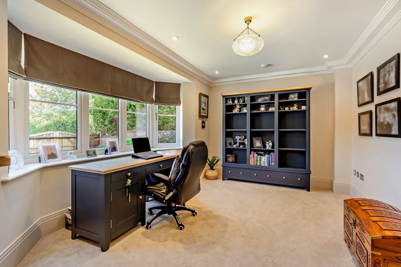 Bagshot Road, West End, GU24, photo 8