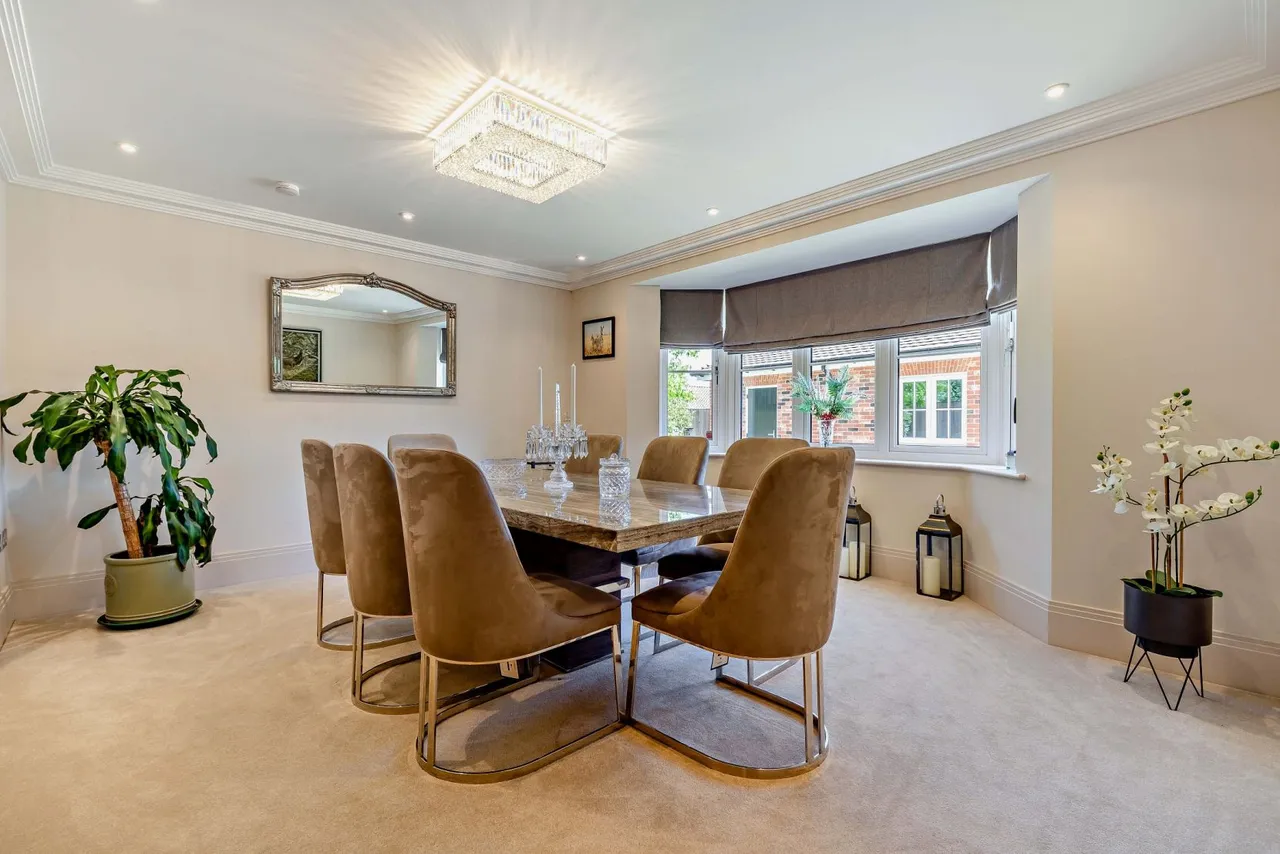 Bagshot Road, West End, GU24, photo 10