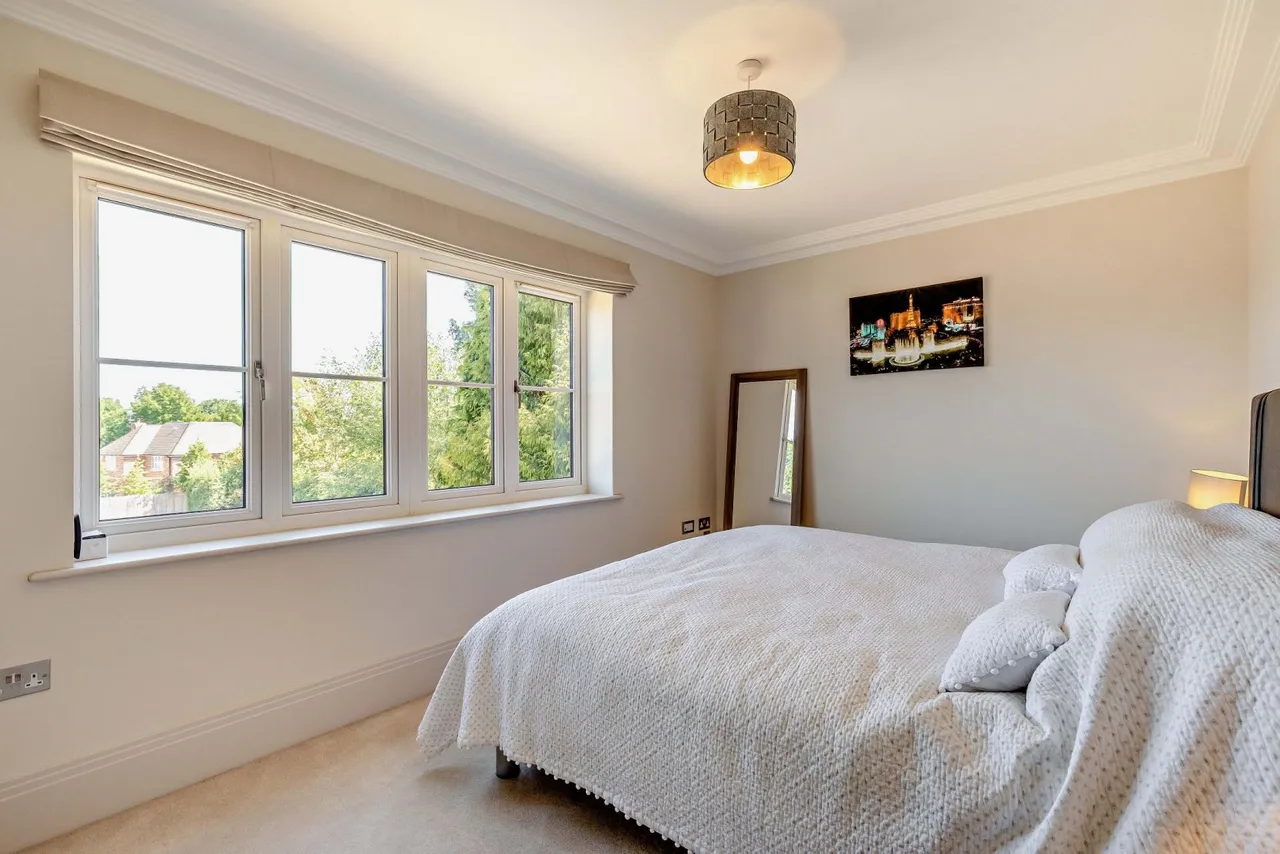 Bagshot Road, West End, GU24, photo 20