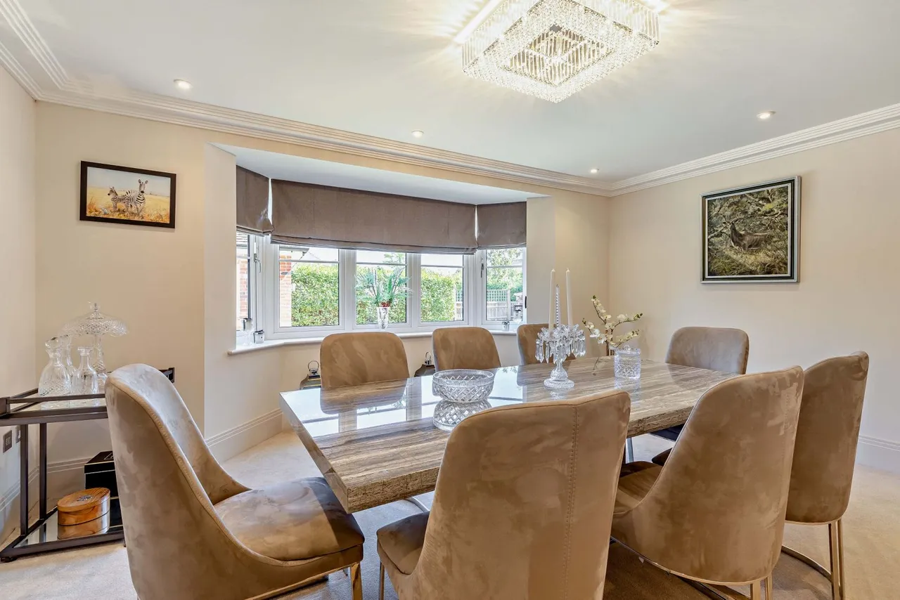 Bagshot Road, West End, GU24, photo 9