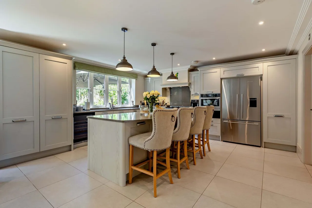 Bagshot Road, West End, GU24, photo 5