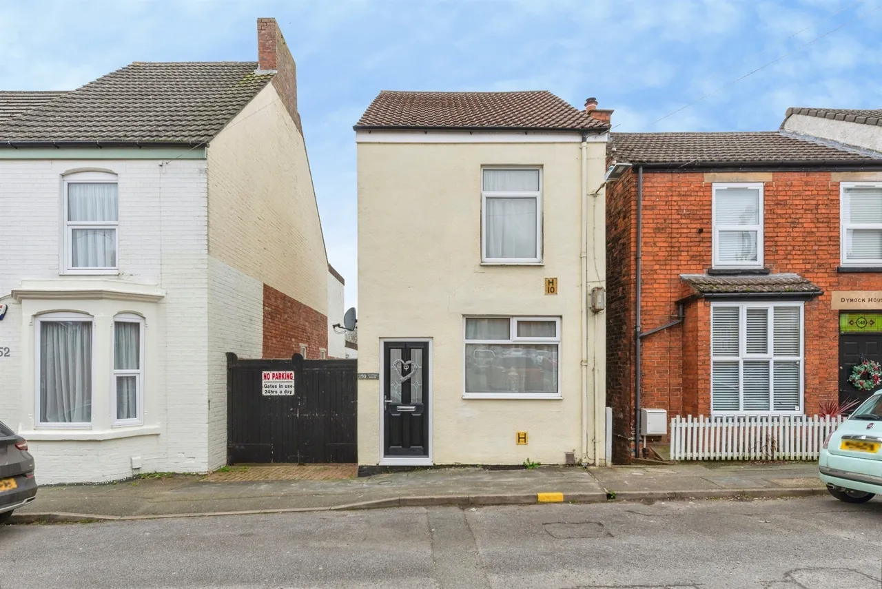 3 bed house for sale — Dudley Road, Grantham