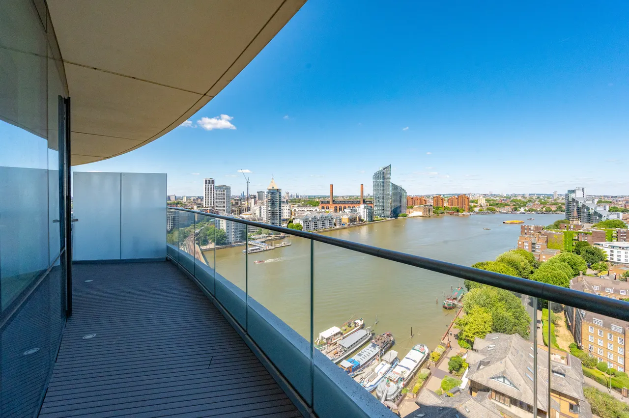 Flat 84, Lombard Wharf, 12 Lombard Road, London, photo 9