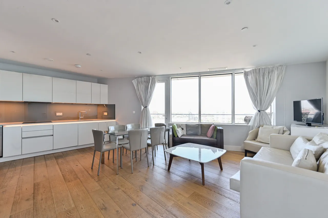 2 bed flat to rent — Flat 84, Lombard Wharf, 12 Lombard Road, London