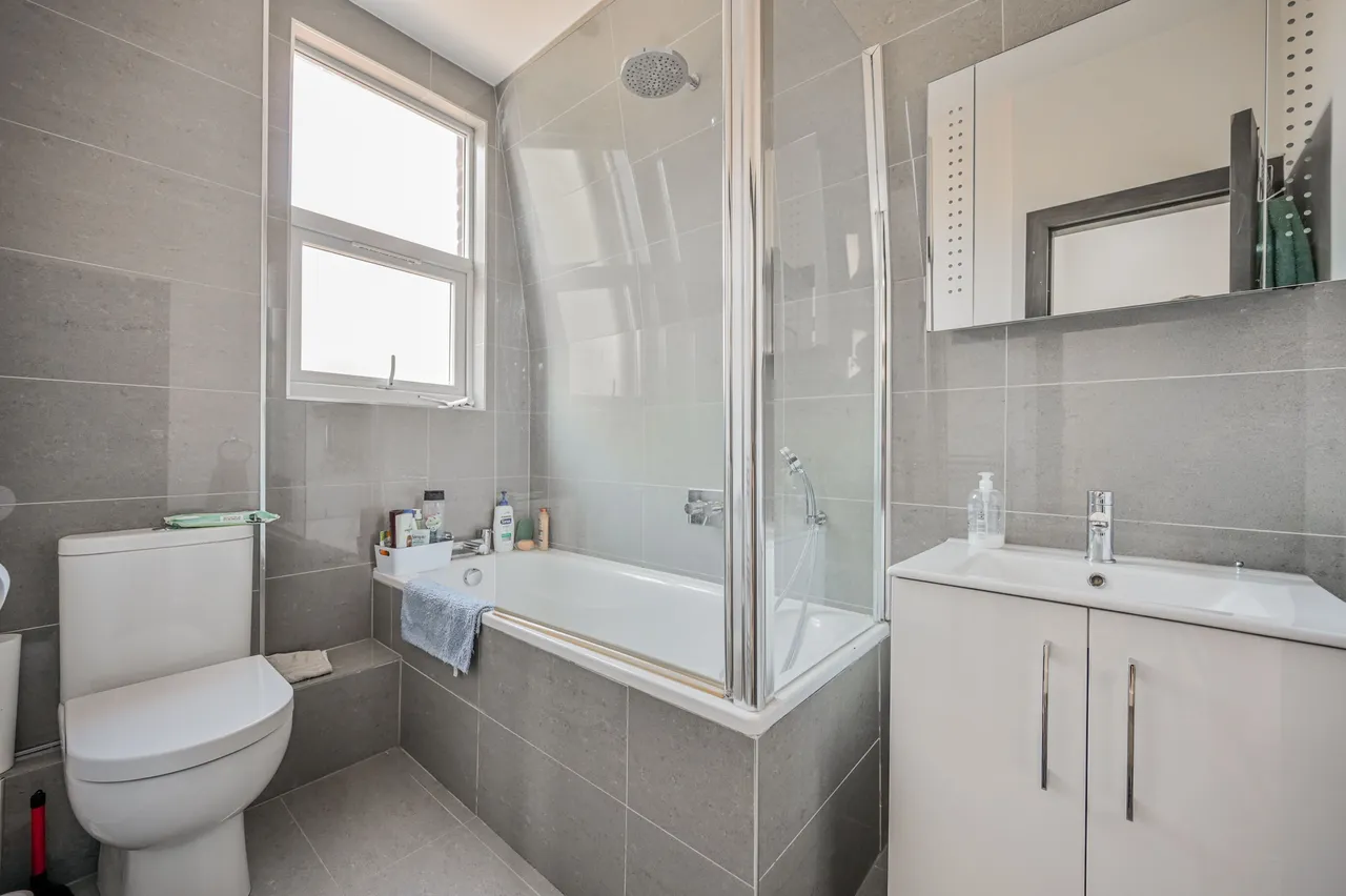 Flat 6, 40 Methuen Park, London, photo 5